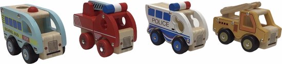 Vier houten speelgoedvoertuigen: schoolbus, brandweerwagen, politiebus en ladderwagen.