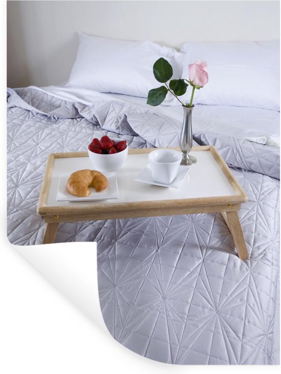 Muursticker Ontbijt op bed - Dienblad met ontbijt op bed - 60x80 cm - zelfklevend plakfolie - herpositioneerbare muur sticker