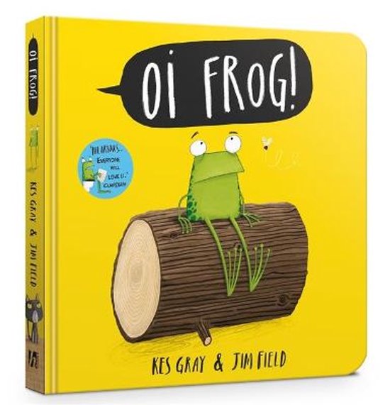 Gele kinderboek met titel 'Oi Frog!', een kikker op een boomstronk en een vlieg.