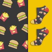 Verjaardag cadeau - Friet hamburger Sokken - Sneaker sokken - Friet - Sneaker - Leuke sokken - Vrolijke sokken - Luckyday Socks - Sokken met tekst - Aparte Sokken - Socks waar je Happy van wo