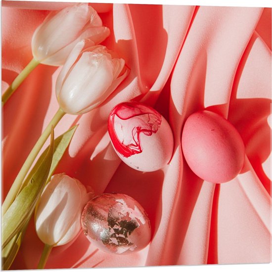 Acrylglas - Witte Tulpjes met Roze Versierde Eieren - 80x80cm Foto op Acrylglas (Wanddecoratie op Acrylglas)
