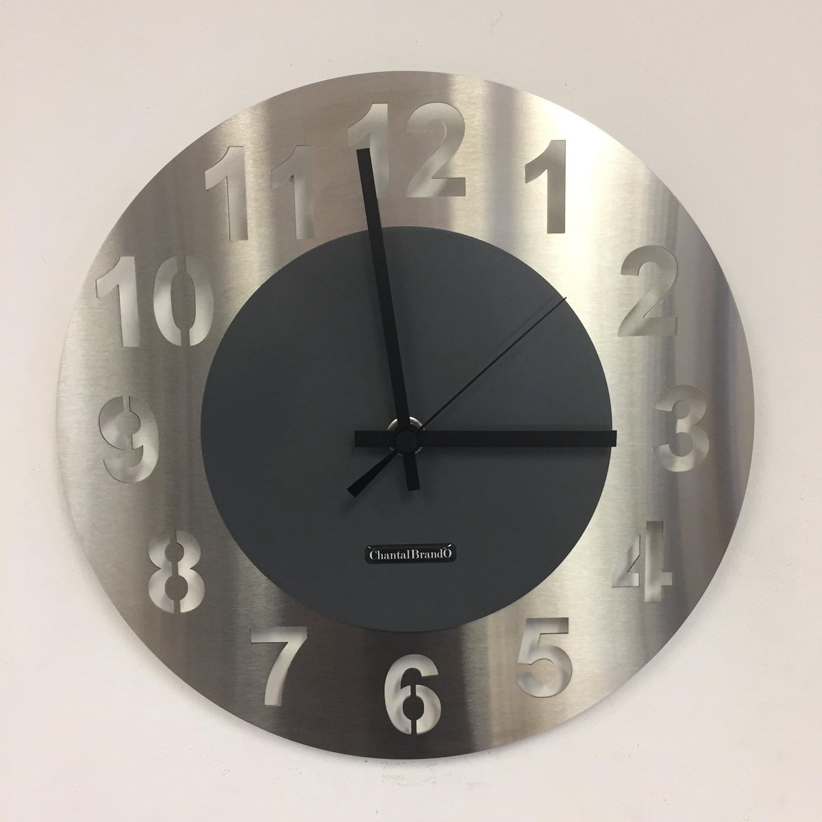 Wandklok NEW AMSTERDAM GREY Circle Modern Dutch Design