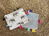 Labeldoekje / knisperdoekje grijs met olifanten. babyspeelgoed - kraamkado