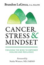 Boekomslag met aquarelheuvels in groen en de titel Cancer, Stress & Mindset in zwarte en groene letters.