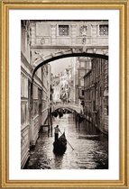 JUNIQE - Poster met houten lijst Gondel in Venetië -40x60 /Bruin &