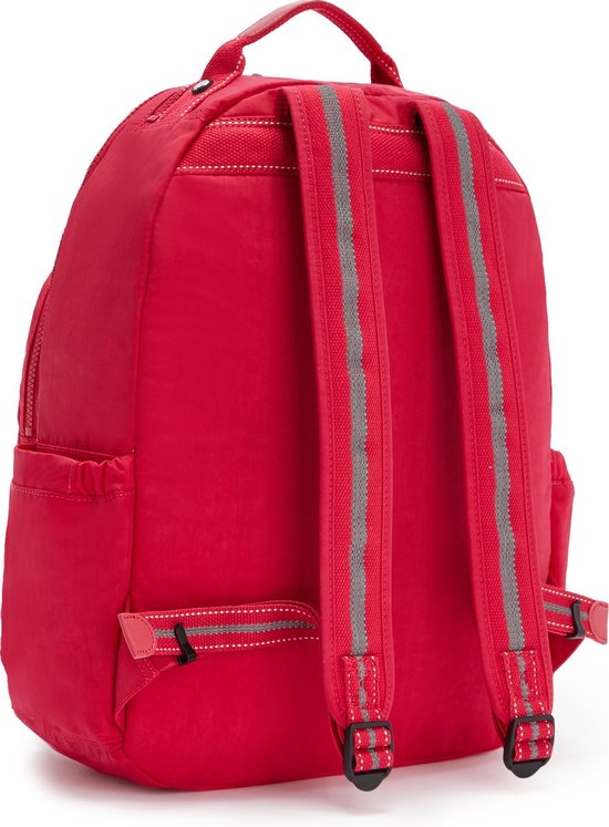 Dos d'un sac à dos Kipling rouge avec deux sangles grises rayées et des boucles.