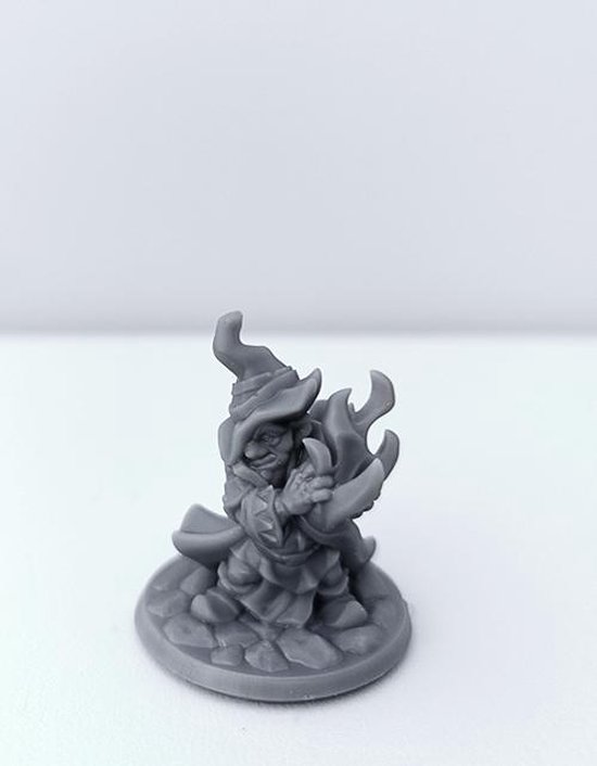 Afbeelding van het spel 3D Printed Miniature - Gnome Warlock Male - Dungeons & Dragons - Hero of the Realm KS