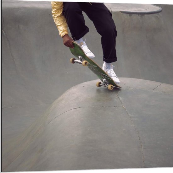 Dibond - Skateboarder op Baan - 80x80cm Foto op Aluminium (Wanddecoratie van metaal)