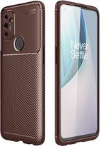 Voor OnePlus Nord N100 koolstofvezel textuur schokbestendig TPU-hoesje (bruin)