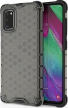 Samsung Galaxy A41 Hoesje - Mobigear - Honeycomb Serie - Hard Kunststof Backcover - Zwart - Hoesje Geschikt Voor Samsung Galaxy A41