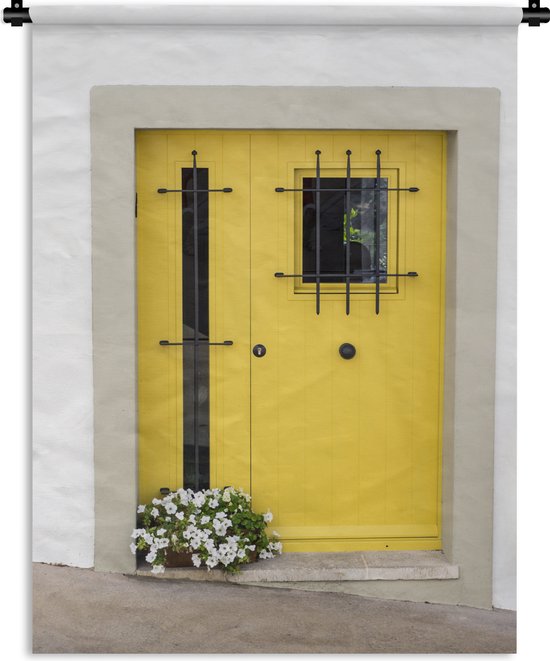 Wandkleed Deur - Een gele deur met witte muren in het Spaanse Girona Wandkleed katoen 90x120 cm - Wandtapijt met foto