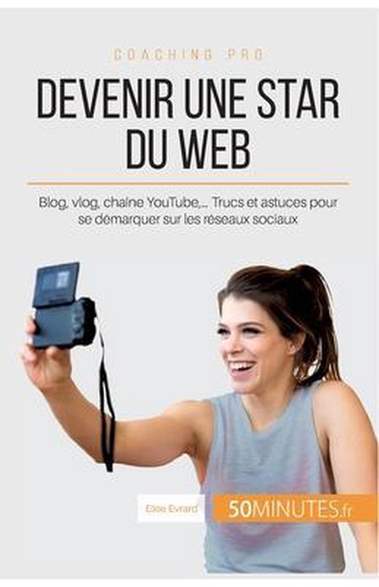 Livre 'Devenir une star du Web'. Femme souriante tenant un appareil photo pour un selfie. Titre: Devenir une star du Web.