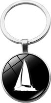 Akyol - Zeilboot Sleutelhanger - Zeilen - Zwart/Wit - Zeil boeken - Keychain - Zeilboot decoratie - Water - Sport