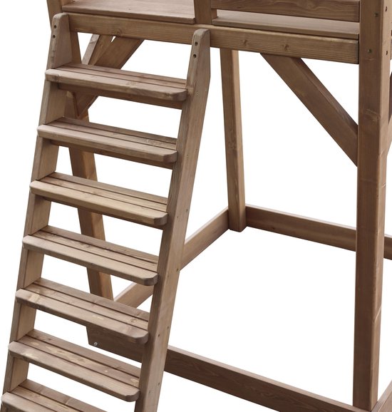 Close-up van houten trap van een speeltoren.