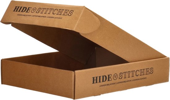 Boîte cadeau en carton ouverte avec le logo et le texte "HIDE & STITCHES".