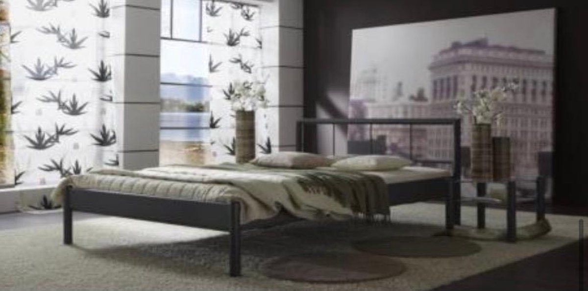 Bedframe / Bedkader - Piruma - 180x200 - Zwart metaal - Zonder lattenbodem