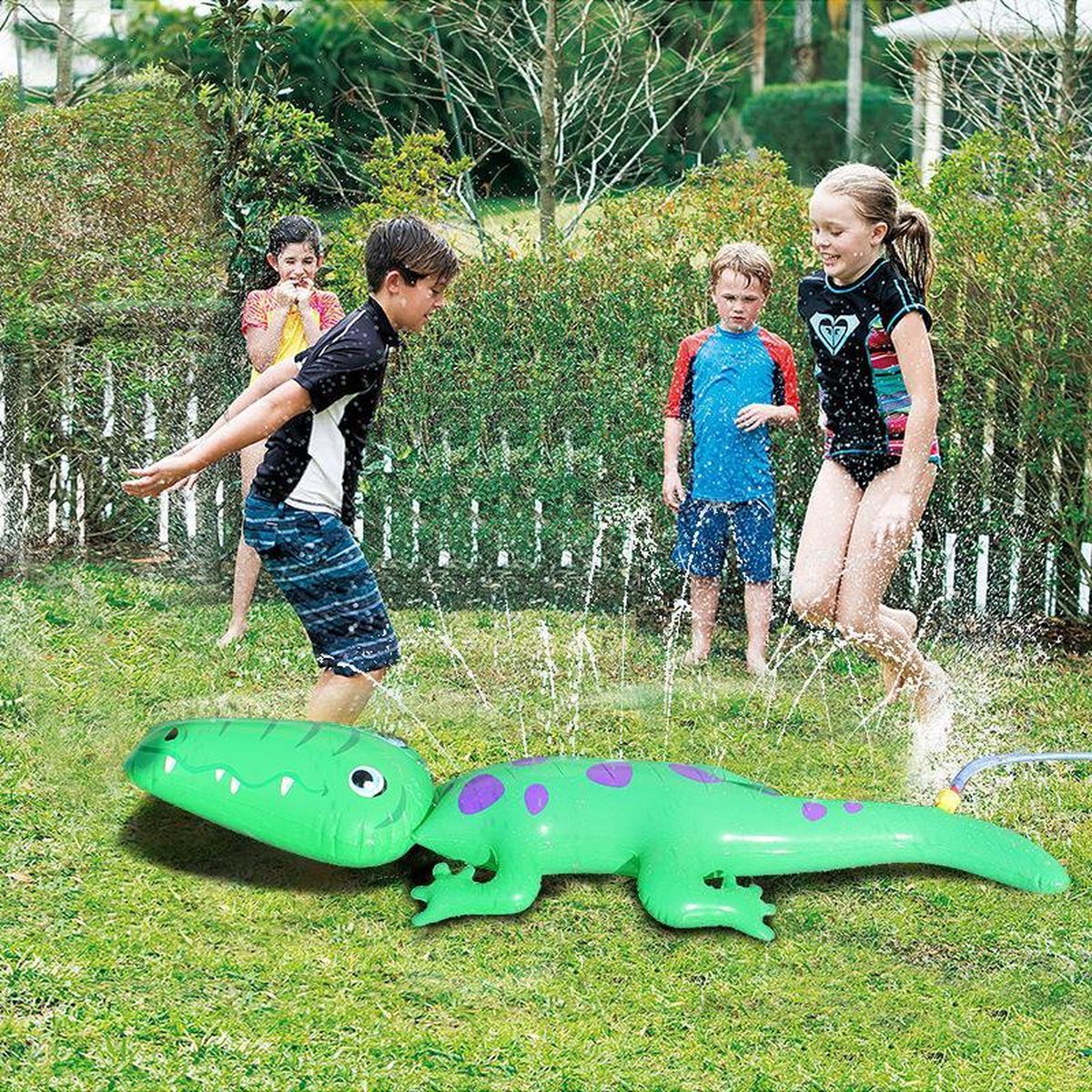 Apeirom 140x56cm Grote Opblaasbare Krokodil Fontein - 20 Sprinklers - Aansluitbar op Tuinslang - Outdoor Strandbal - 20 Sprays - Buitenspeelgoed