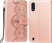 Voor Samsung Galaxy A01 Flower Vine Embossing Pattern Horizontale Flip Leather Case met Card Slot & Holder & Wallet & Lanyard (Rose Gold)