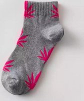 Wiet enkelsokken - Cannabis enkelsokken - Wietsokken - Cannabissokken - grijs-roze - Unisex Enkelsokken - Maat 36-45