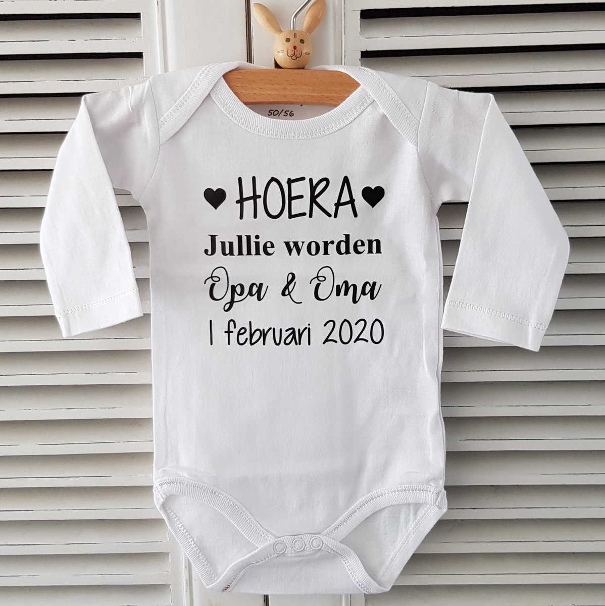 Baby Rompertje met tekst hoera jullie worden opa en oma met de uitgerekende maand erbij bekendmaking zwangerschap aanstaande baby jongen meisje unisex