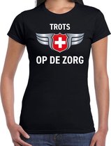 Trots op de zorg zilveren schild t-shirt zwart voor dames XL
