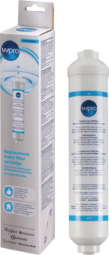 Wpro universeel extern waterfilter in verpakking. Wit met blauw label.