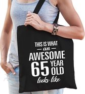 Awesome 65 year / geweldig 65 jaar cadeau tas zwart voor dames - kado tas / verjaardag tasje / shopper