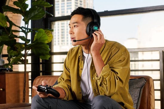 JBL Quantum 400 - USB Gaming Headset - Over-ear met Afneembare Microfoon - JBL Quantum Surround via Quantum Engine - RGB Verlichting - PC & PlayStation - Zwart