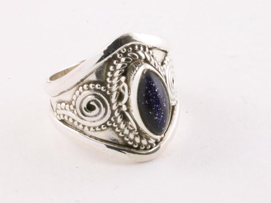 Bewerkte zilveren ring met blauwe zonnesteen - maat 17.5
