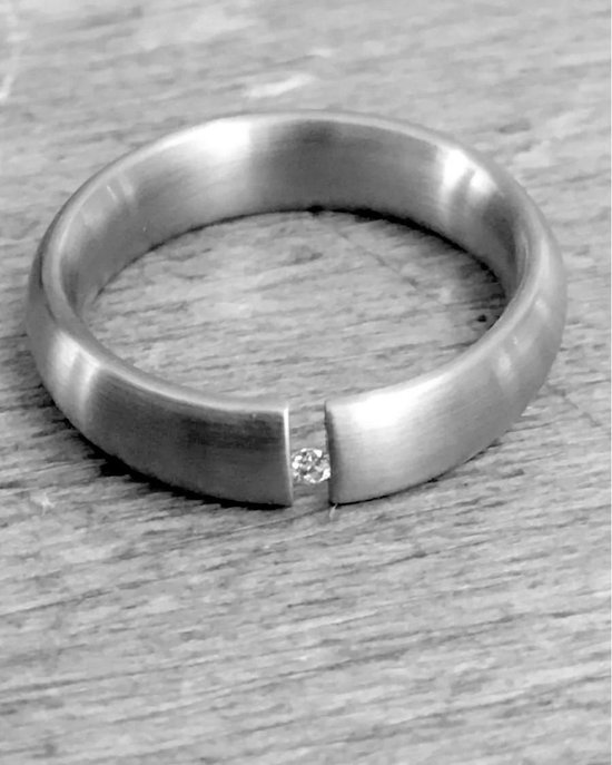 Edelstalen ring met Diamant