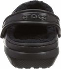 Achterkant van zwarte Crocs Clog met fleece voering.