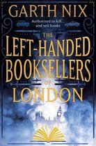 Boekomslag 'The Left-Handed Booksellers of London' met gouden letters, blauwe achtergrond en silhouetten van Londense gebouwen en wapens.