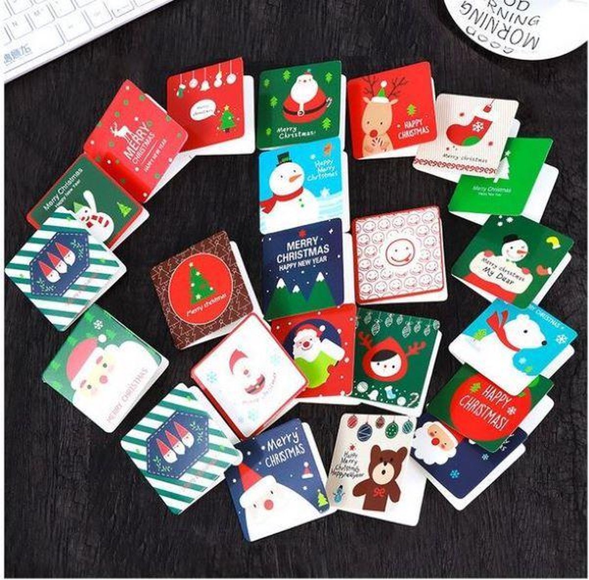 TOYMIS 24 stuks Mini Kerst Wenskaarten met Enveloppen, 7,6 x 7,6 cm Mini Christmas Cards with Envelopes Mini Kerstkaarten Set voor Kinderen Familie Vrienden
