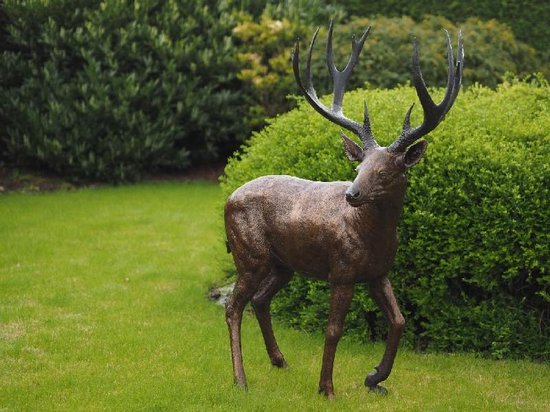 Tuinbeeld - bronzen beeld - Hert - 157 cm hoog