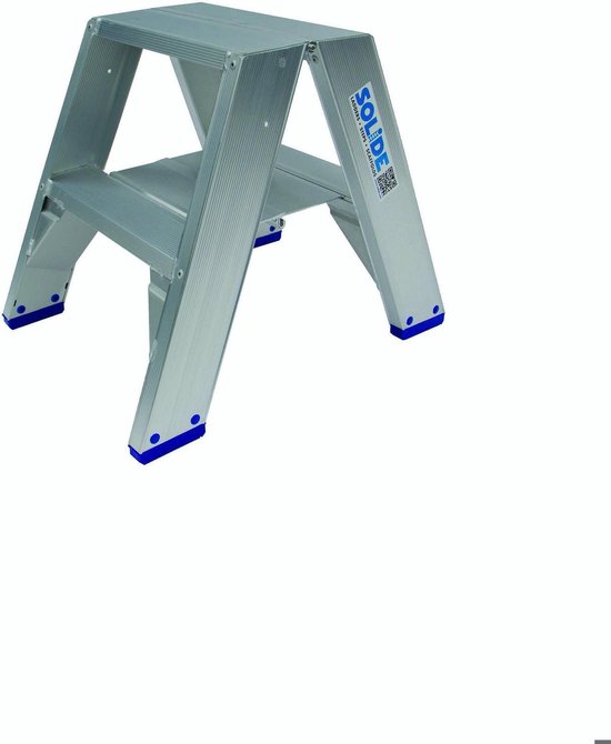 Zilverkleurige aluminium dubbele trap van Solide met twee treden en blauwe antislipvoeten.