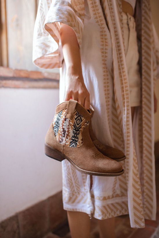 Inkkas Desert Western Boot dames cowboylaars – lichtbruine suède Western enkellaars met authentiek Peruaans textiel & rubberzool – comfortabele hak – duurzame keuze, maat 42