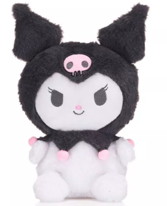 Zwarte Kuromi knuffel met roze details en kenmerkende oren en schedel.