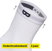 Close-up van de boord van een witte sok met "B" logo, "Onderbroekenband" en "2 paar" in geel.