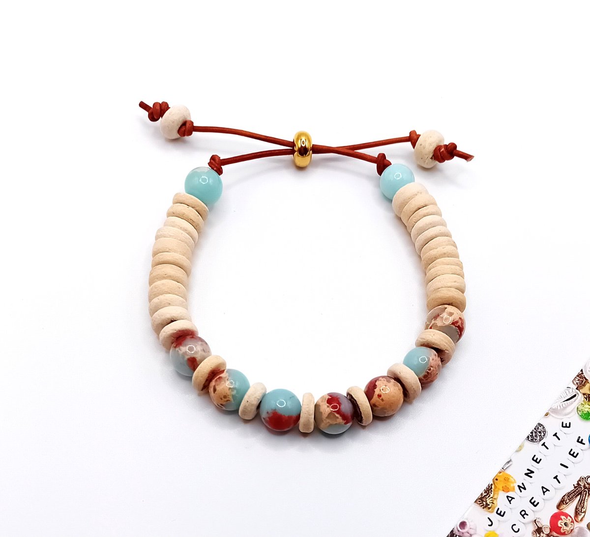 Jeannette-Creatief® -Surf & Sea - Jaspis Light Blue Cyan -Surfarmband - Damesarmband - Leren Armband - Schuifarmband - Kokoskralen - Natuursteenkralen - Kokosarmband - Kokos armband