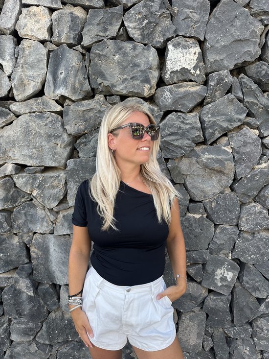 The Brand Remarkable - Zonnebril Unisex - Zonnebril Dames - Zonnebril Heren - Oversized Vierkante Zonnebril - Grijs - UV400 - Luxe, Duurzame & Trendy Zonnebril - Designer Zonnebril - Mode Zonnebril 2025 - Inclusief Beschermhoes - Polariserend Look van The Brand Remarkable — afbeelding 4