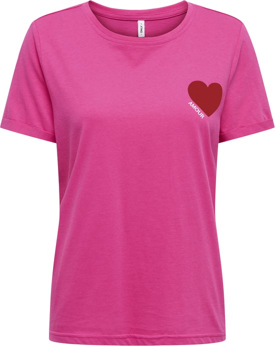 Roze t-shirt met korte mouwen en rode hartprint met "AMOUR" erop.