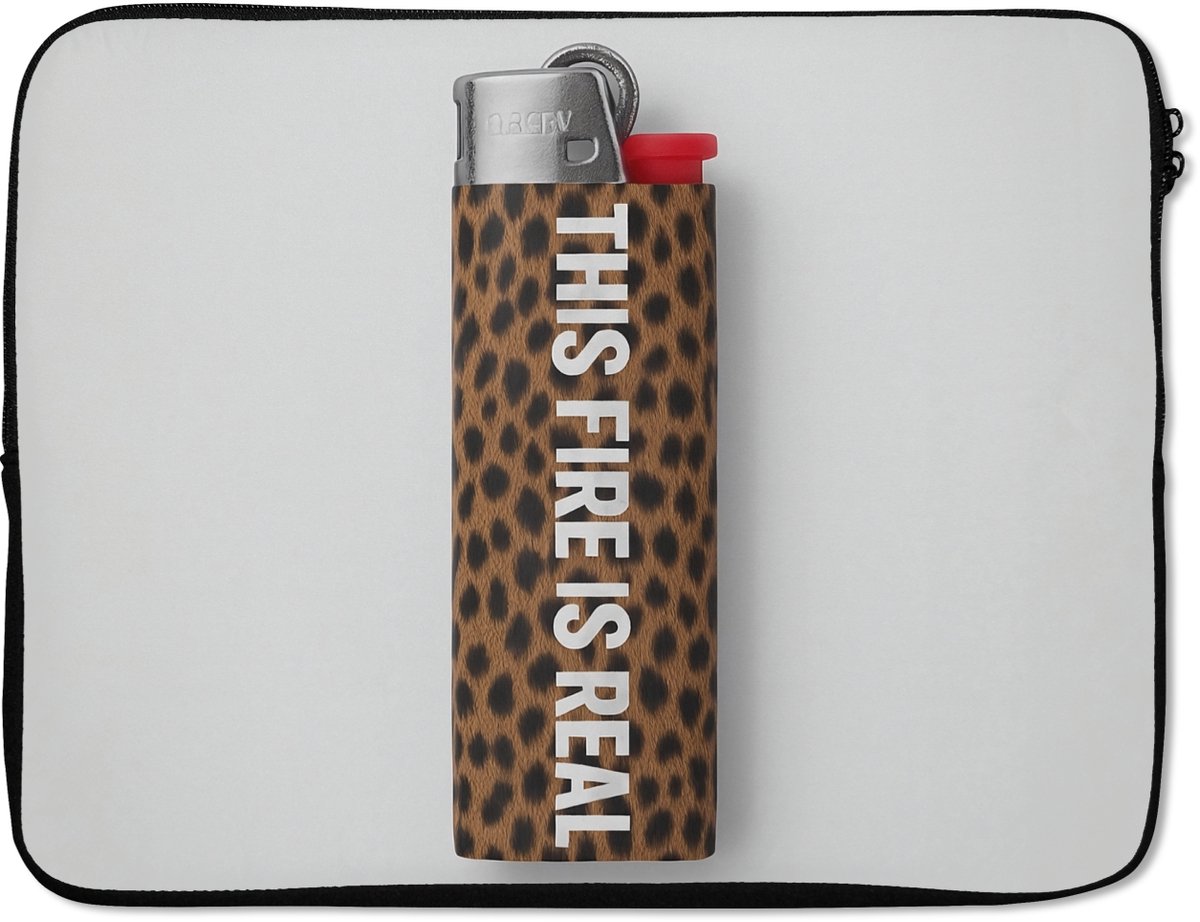 Laptophoes 17 inch - Aansteker - Quote - Panterprint - Laptop sleeve - Binnenmaat 41x28 cm - Zwarte achterkant