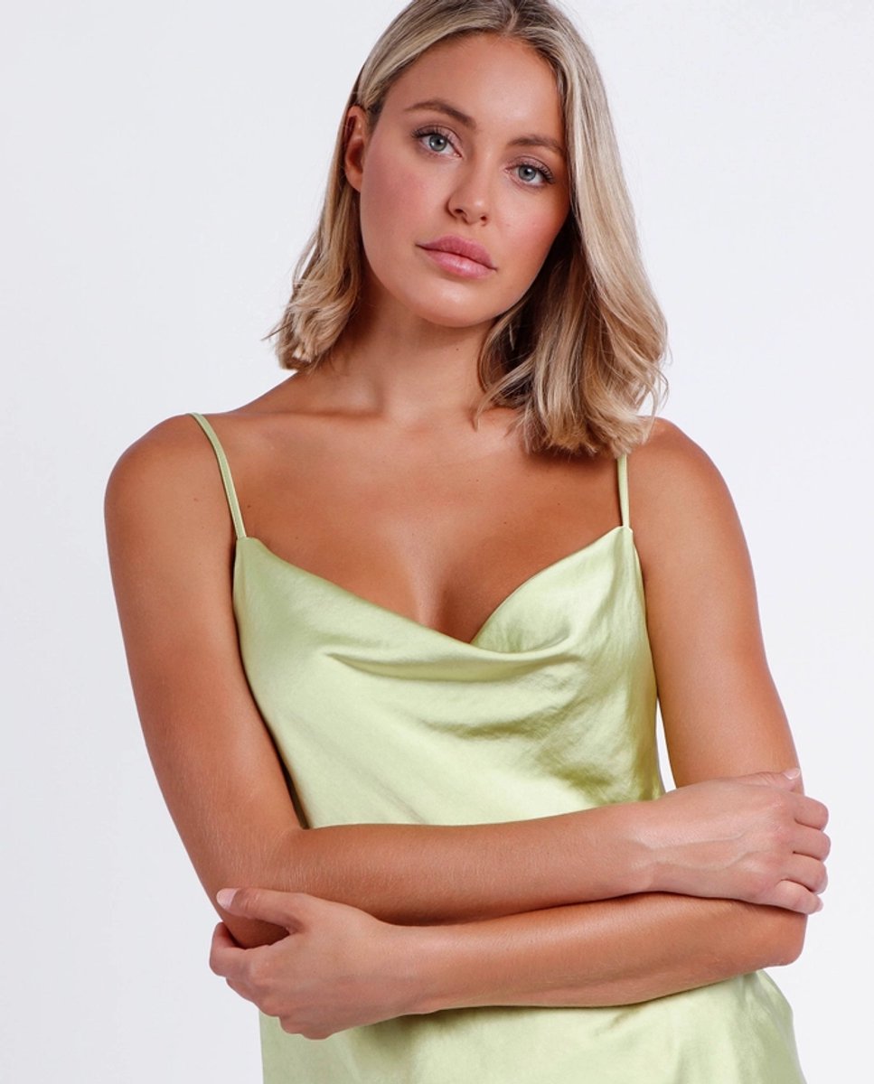 Dames Pyjama Set Satijn Saliegroen Luxe Nachtkleding met Bandjes Maat L