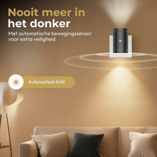 Zwarte, halfronde stekkerlamp met automatische bewegingssensor die licht geeft bij detectie.