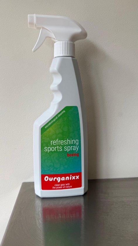 Ourganixx verfrissende boksspray in een witte spuitfles met een groen en rood etiket. Microbiologische reiniging.