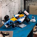 Lego Williams Formule 1 auto met displaystandaard en Nigel Mansell minifiguur.