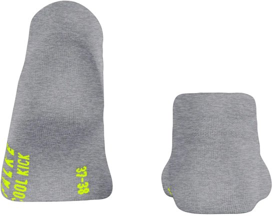 Grijze sokken met neon gele opdruk 'COOL KICK' en maatindicatie '37-39'.