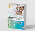 Verpakking van de Unificato matrasbeschermer met een gezin in bed en 10 jaar garantie.