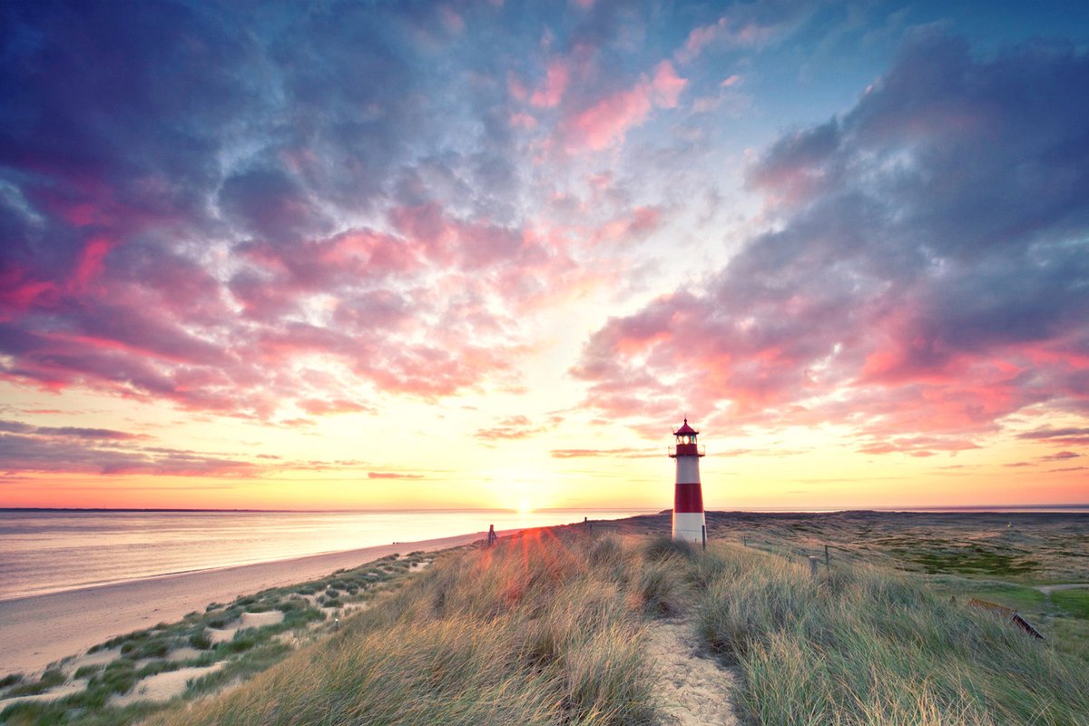 Fotobehang strand en vuurtoren in blauw geel