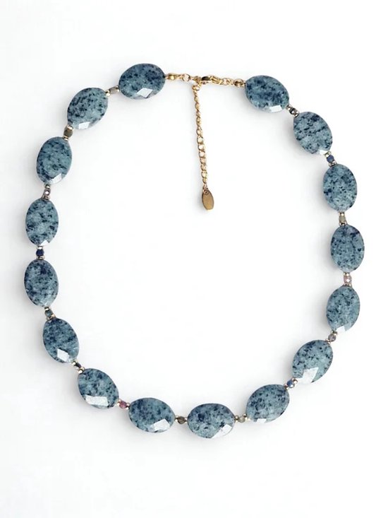 Collier en Natuursteen fait main – Jaspe Blauw tacheté 15 x 20 mm – Avec labradorite, émeraude et tourmaline – 40-45 cm – Acier inoxydable doré – Collier en pierres précieuses – The Jewellery Salon